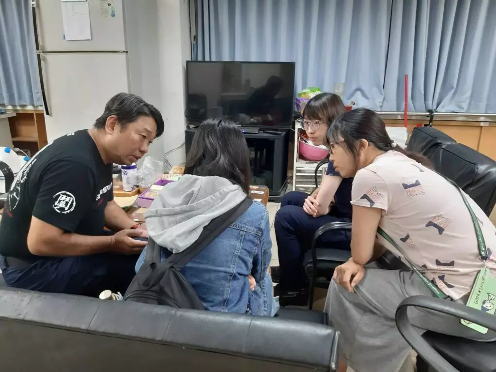 少女逃家北上找網路男 蟲 少年隊用心尋回助返家