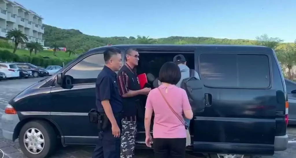 汙損校園連儂牆 警循線找人 雙方和解收場
