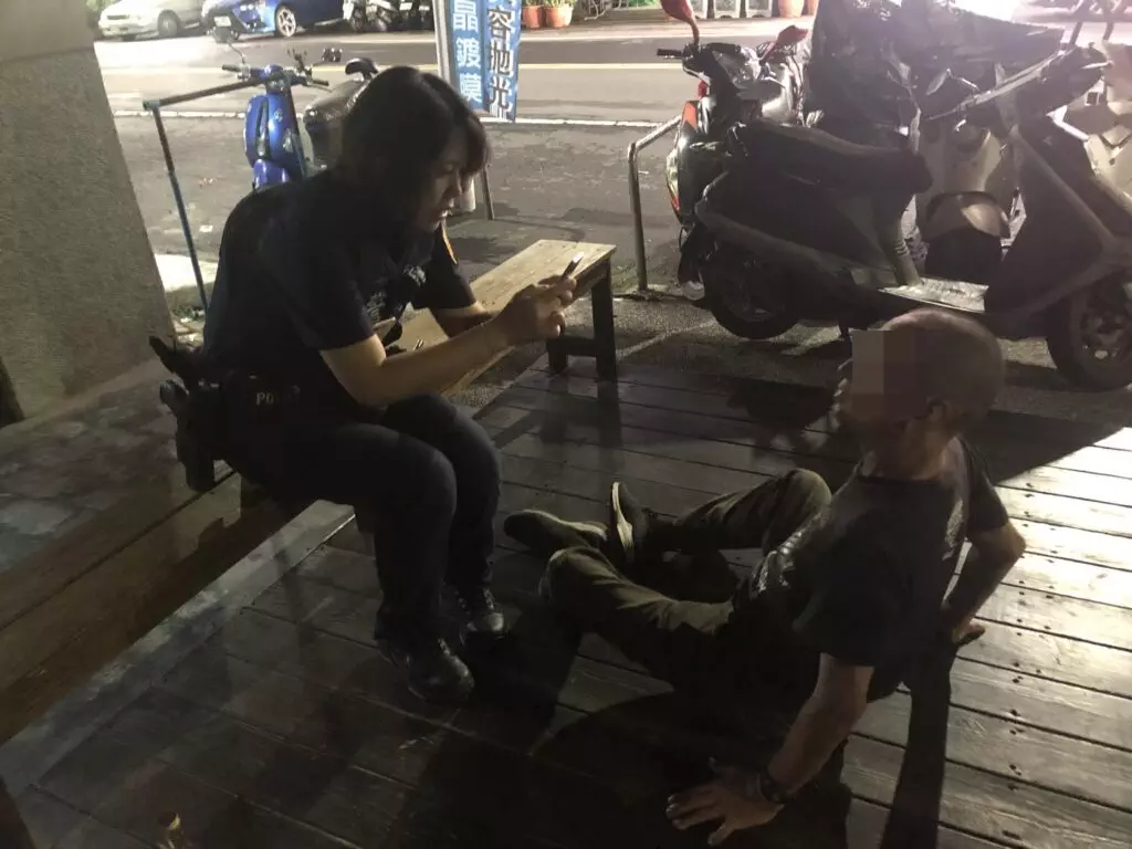 解鈴還須繫鈴人 覺民暖警化身心靈導師