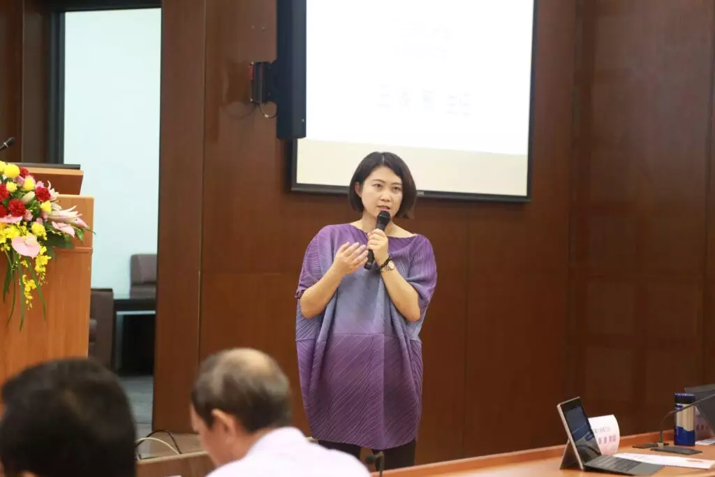 中山大學氣膠科學研究中心主任王家蓁強調，空氣污染與懸浮微粒對環境與人體健康影響深遠，開發尖端新穎的排放源解析方法、找出有效的減排策略無疑是當務之急。