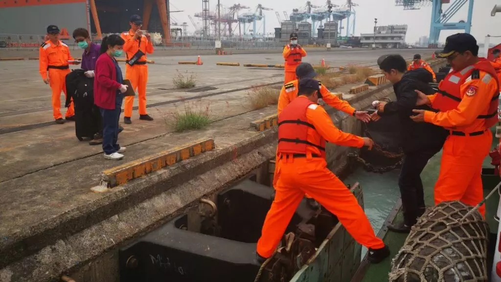 37432