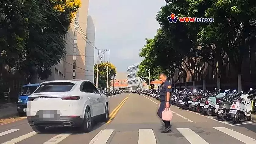 （保時捷違規片）「連警察大大都不讓！」　民眾行車紀錄器畫面檢舉保時捷4項違規
