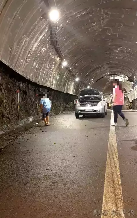 一家三口去清境住宿-途中車於山區拋錨擔心嬰孩餓肚子駕駛求助警