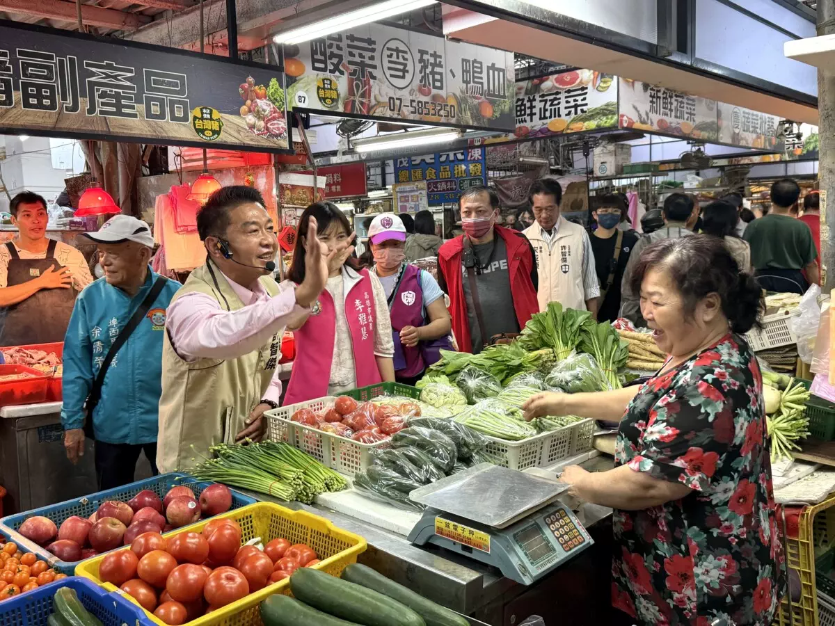 許智傑鴨子划水、默默布局地方政界與基層，加上對高雄AI轉型的擘畫，已成為最能接棒陳其邁市政理念的人選。(圖/許智傑服務處提供)
